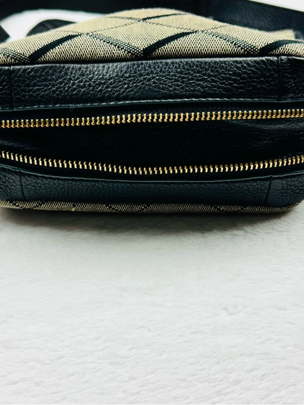 Fossil Canvas/ Pebbled Leather Expandable Crossbody purse. Clean Fabric lining.